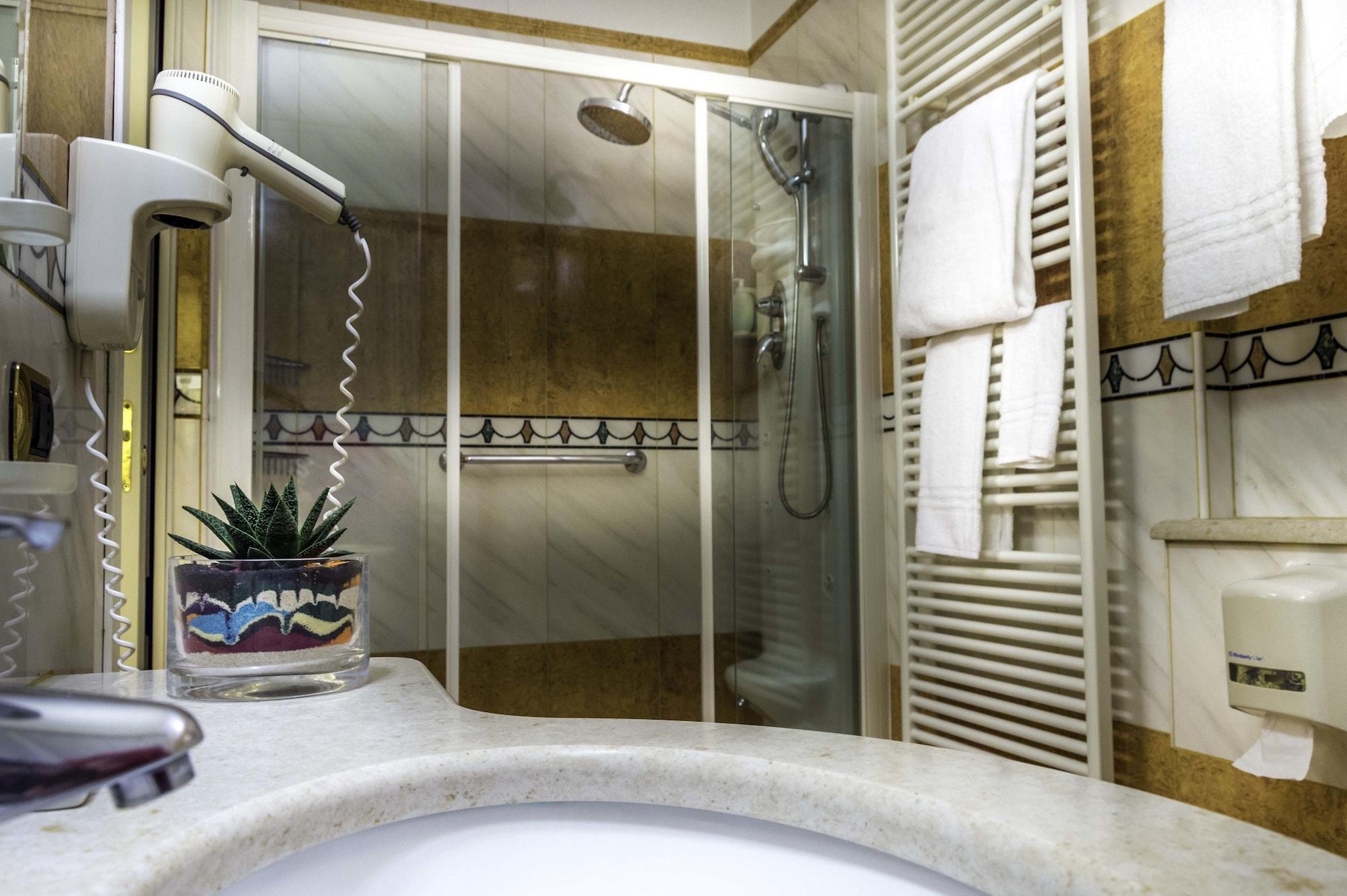 Hotel La Bussola نوفارا المظهر الخارجي الصورة