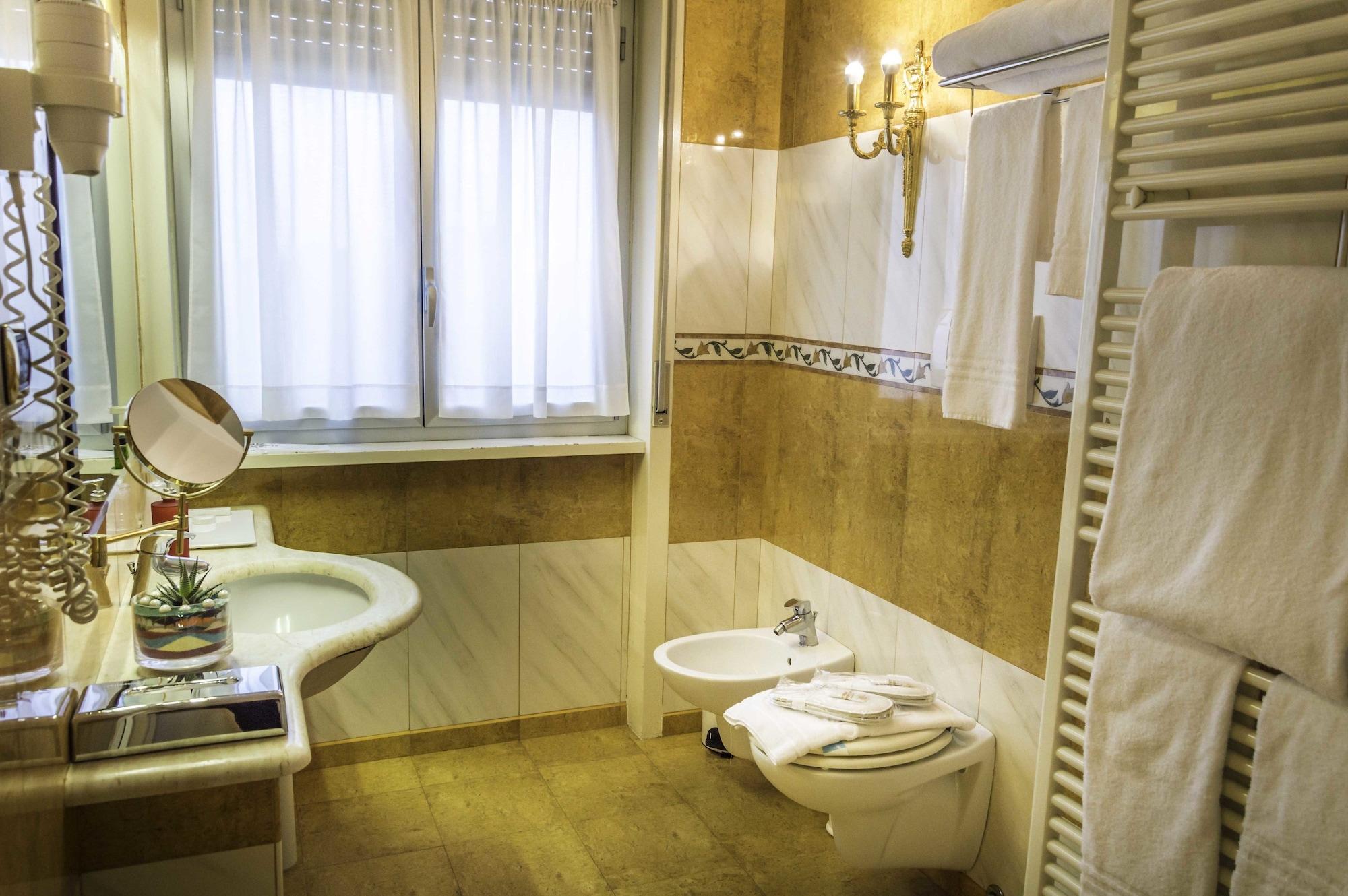 Hotel La Bussola نوفارا المظهر الخارجي الصورة