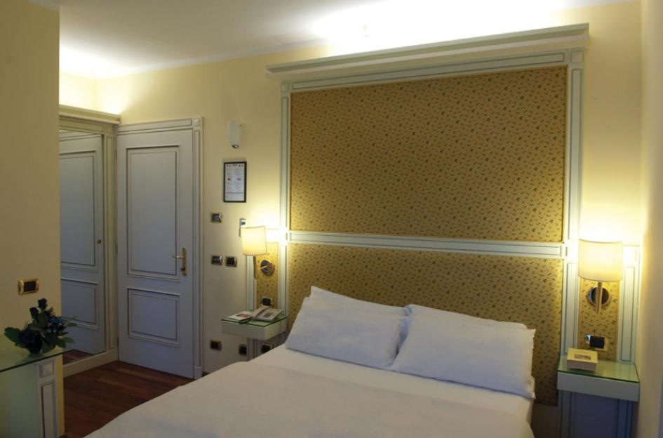Hotel La Bussola نوفارا المظهر الخارجي الصورة