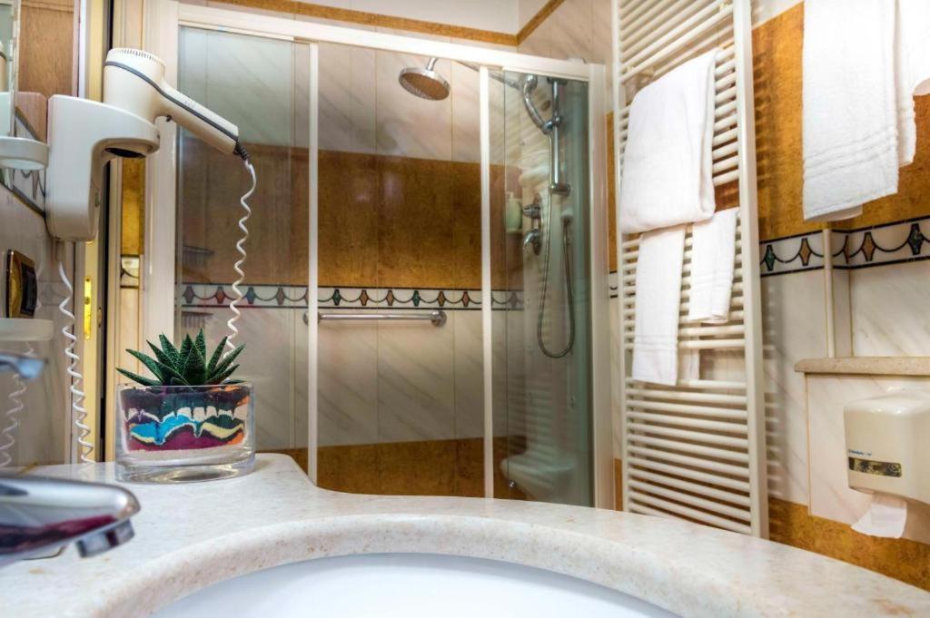 Hotel La Bussola نوفارا المظهر الخارجي الصورة