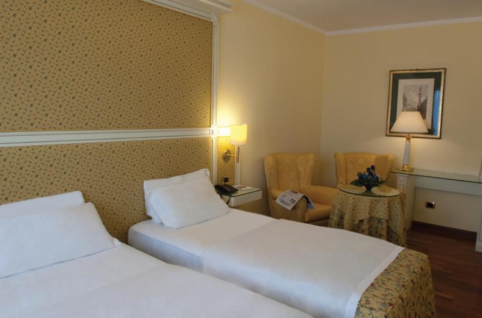 Hotel La Bussola نوفارا المظهر الخارجي الصورة