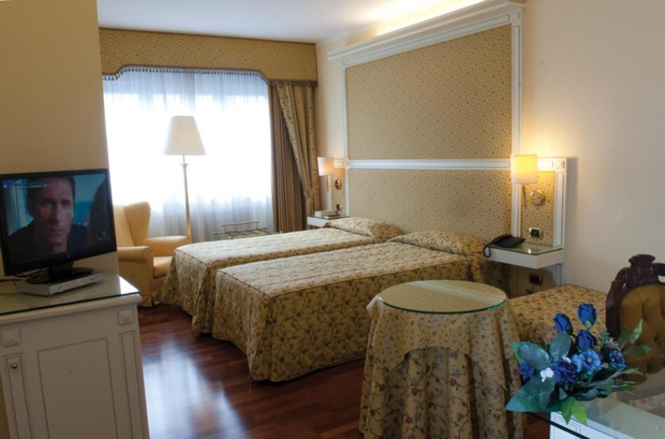 Hotel La Bussola نوفارا المظهر الخارجي الصورة