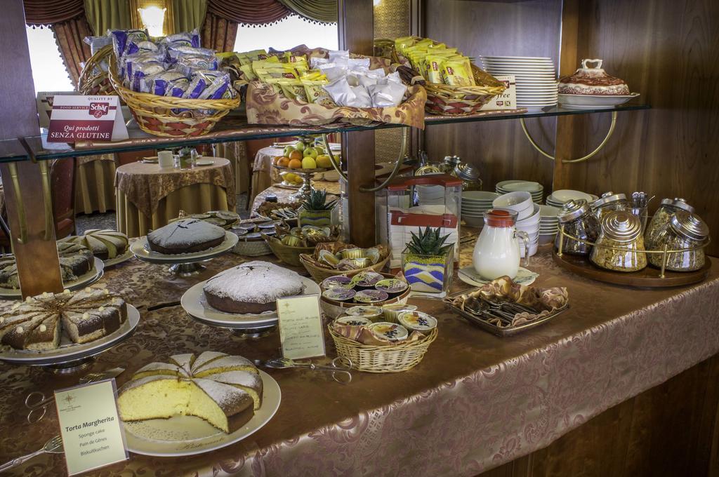 Hotel La Bussola نوفارا المظهر الخارجي الصورة