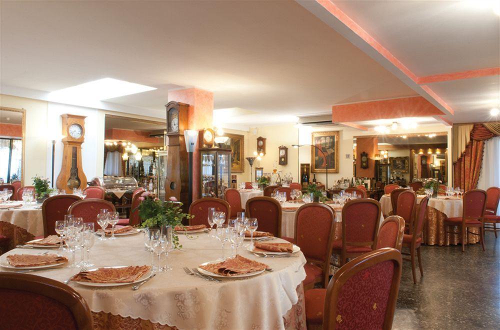 Hotel La Bussola نوفارا المظهر الخارجي الصورة