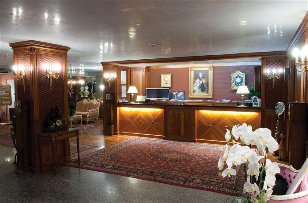 Hotel La Bussola نوفارا المظهر الخارجي الصورة