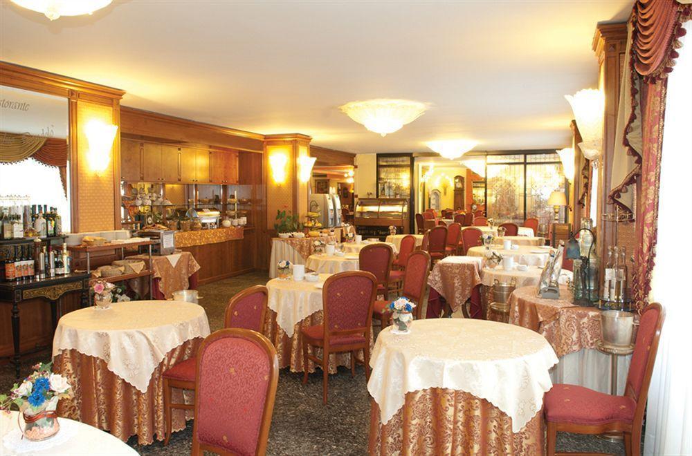 Hotel La Bussola نوفارا المظهر الخارجي الصورة