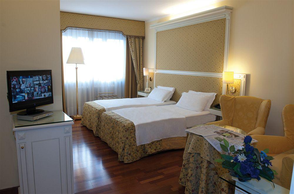 Hotel La Bussola نوفارا المظهر الخارجي الصورة
