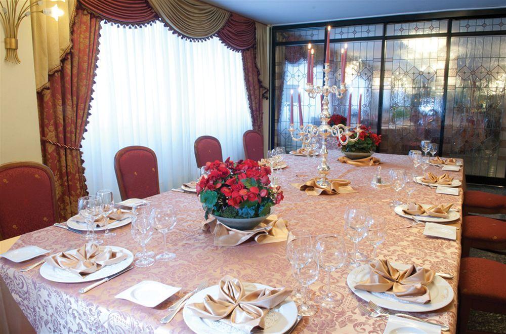 Hotel La Bussola نوفارا المظهر الخارجي الصورة