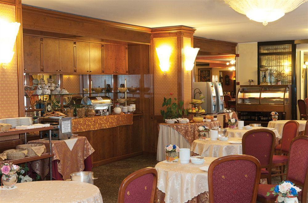 Hotel La Bussola نوفارا المظهر الخارجي الصورة
